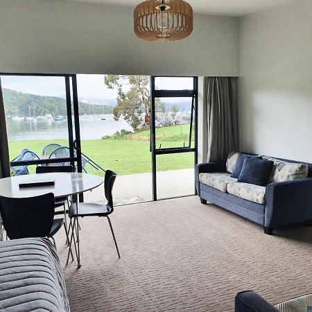 Bay Vista Waterfront Motel Picton Exterior photo
