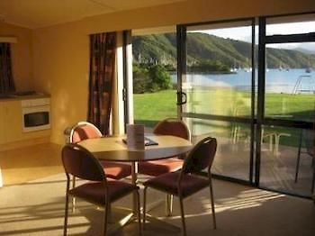 Bay Vista Waterfront Motel Picton Exterior photo