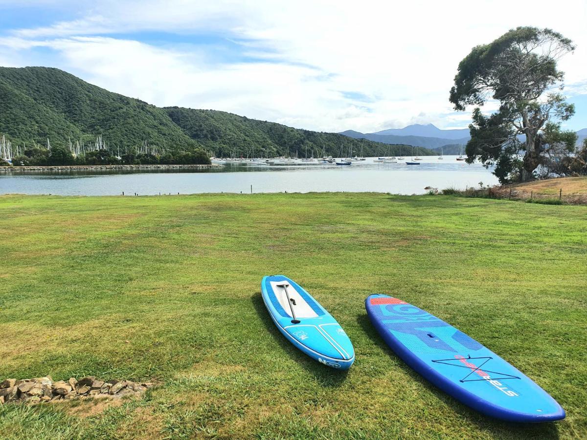 Bay Vista Waterfront Motel Picton Exterior photo