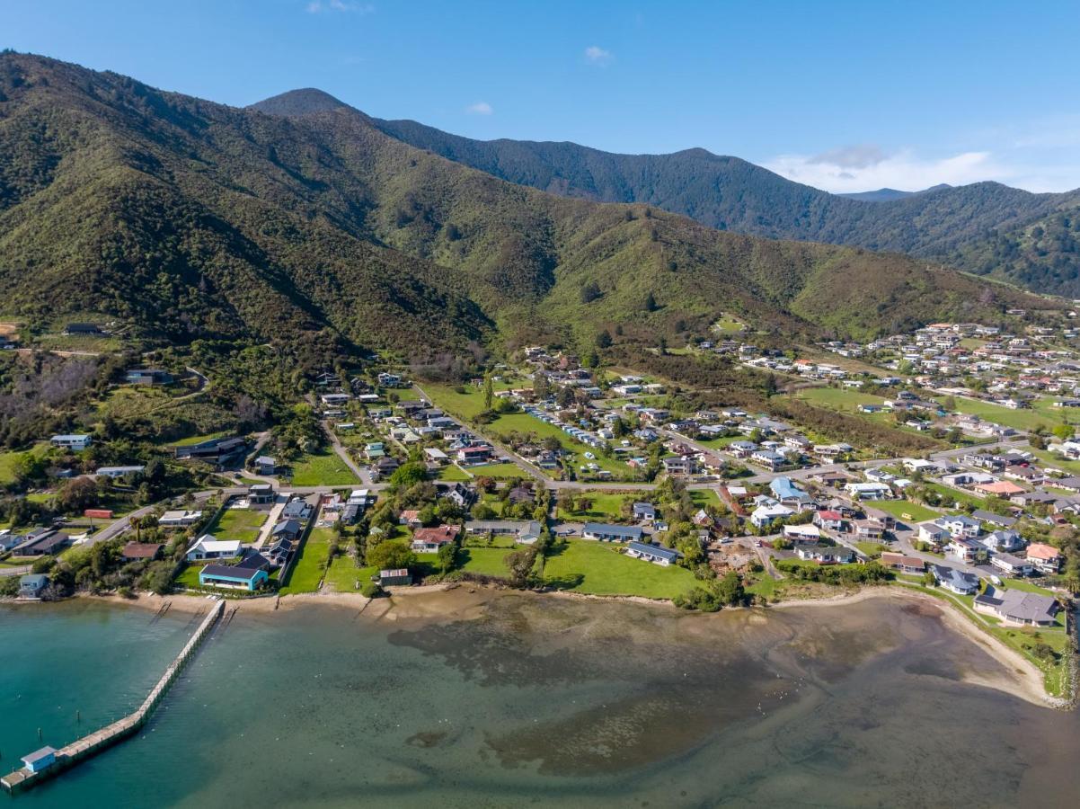 Bay Vista Waterfront Motel Picton Exterior photo