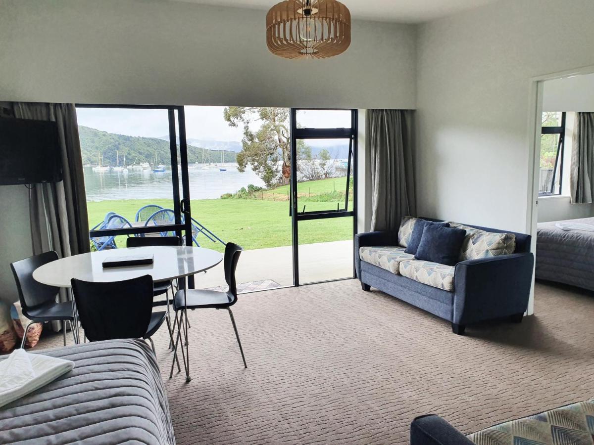 Bay Vista Waterfront Motel Picton Exterior photo