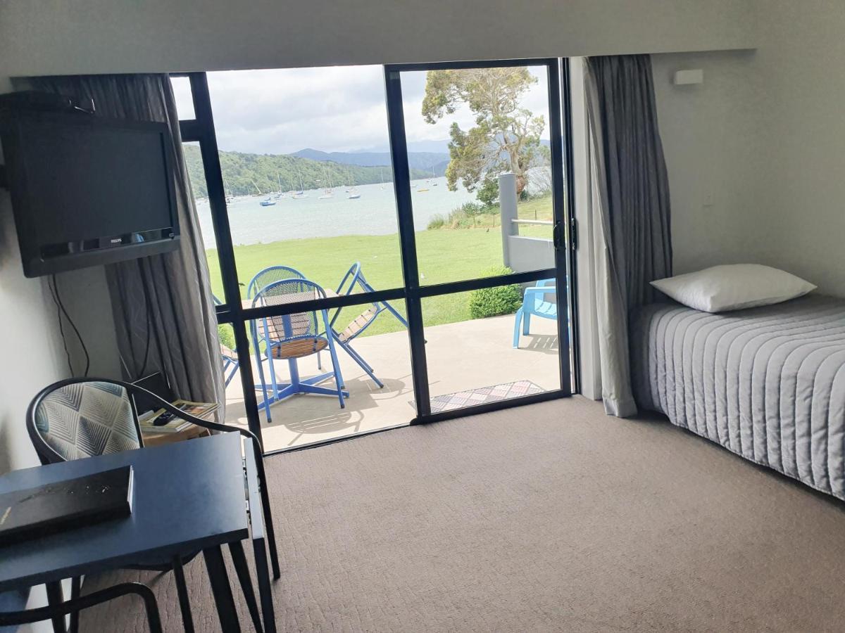 Bay Vista Waterfront Motel Picton Exterior photo