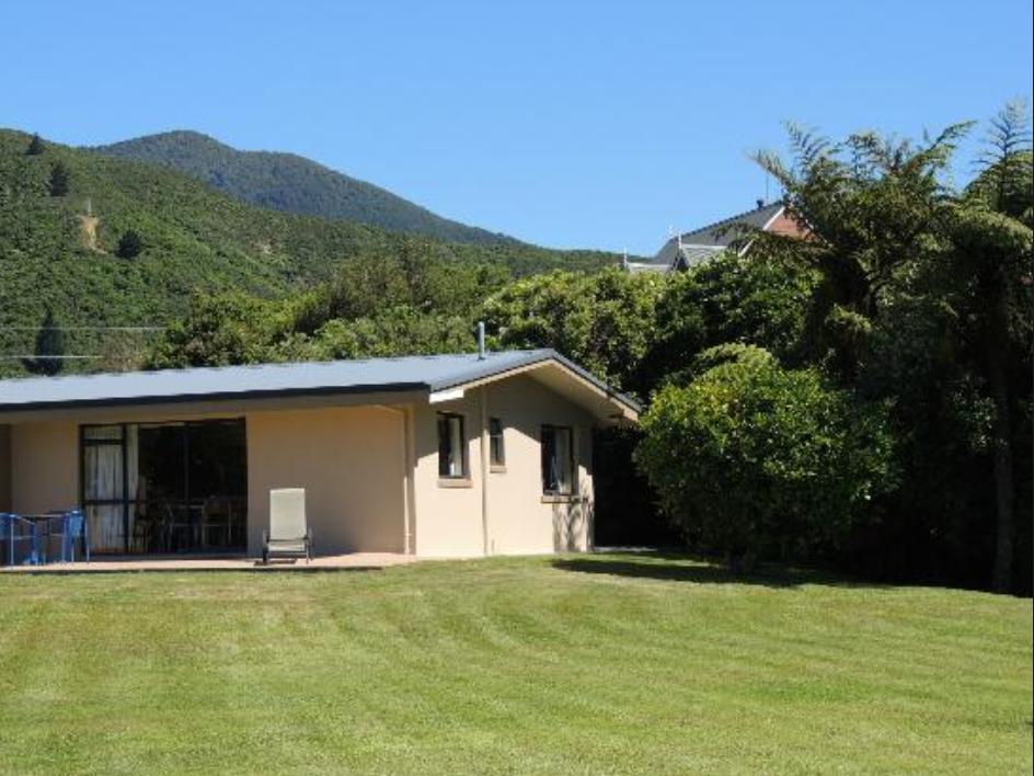 Bay Vista Waterfront Motel Picton Exterior photo