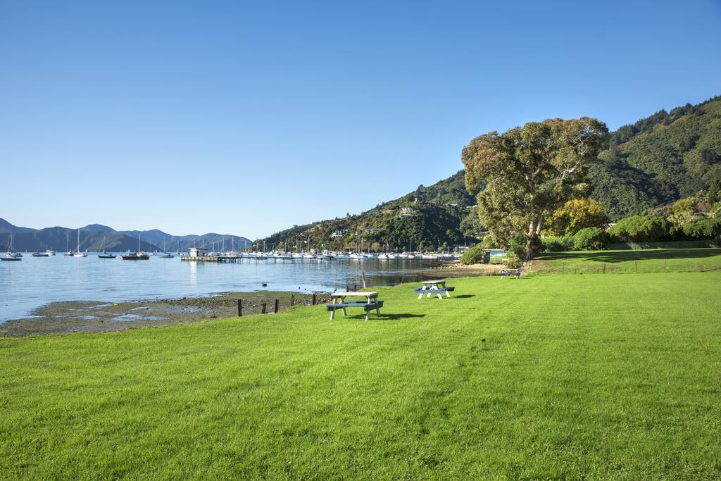 Bay Vista Waterfront Motel Picton Exterior photo