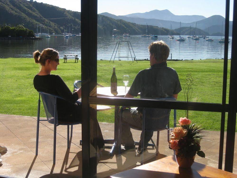 Bay Vista Waterfront Motel Picton Exterior photo